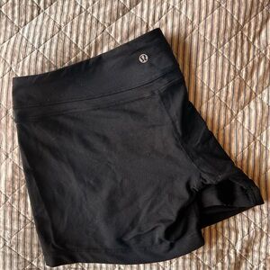 Lululemon bike shorts never worn size 12